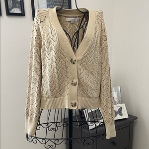 LOFT Women's Beige Knit Cropped Cardigan worn once